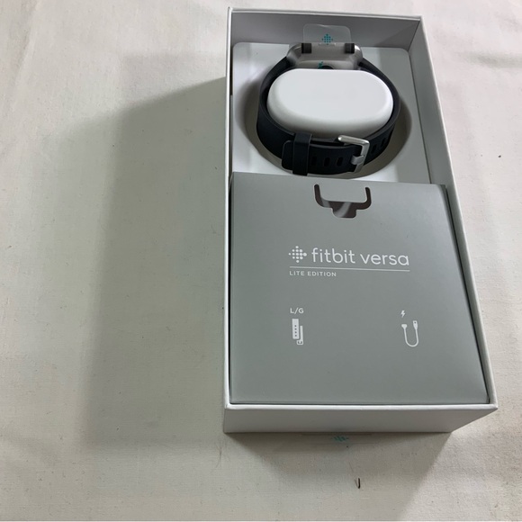 Fitbit Versa Lite edition smartwatch. - Picture 5 of 6